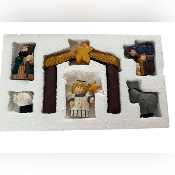 Eddie Walker for Midwest of Cannon
Falls Nativity - Picture 6 of 16